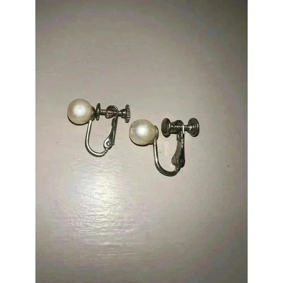 Vintage Marvella | Clip On Cream Pearl Earrings - Picture 1 of 4